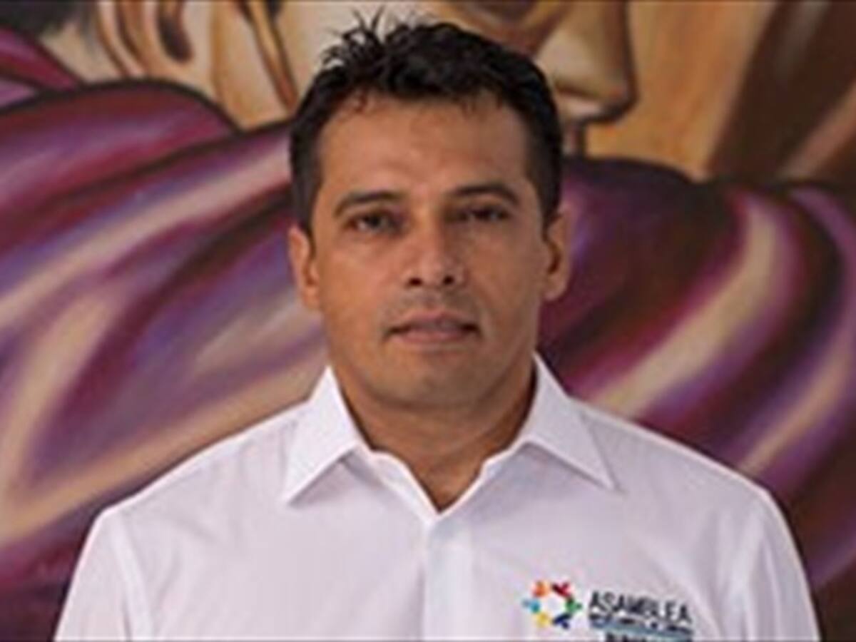 Lyons ha estado detrás de los ataques políticos de los senadores de La U: Jaime Bello