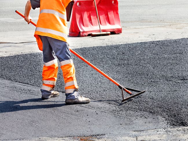 Imagen de referencia de obras en la vía. Foto: Getty Images.