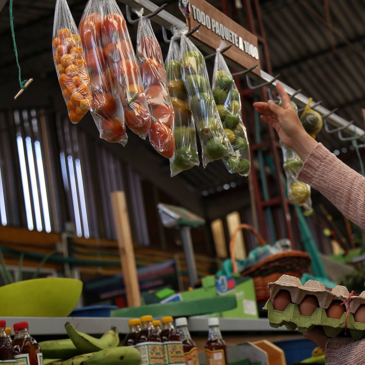 Golpe a tiendas de barrio: las ventas han caído entre 10% y 15% por impuesto saludable