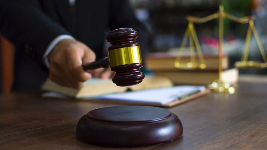 Según el ente acusador, los exgobernadores habrían suscrito irregularmente varios contratos de suministro y obras públicas entre 2012 y 2018. Foto: Getty Images / SEKSAN MONGKHONKHAMSAO