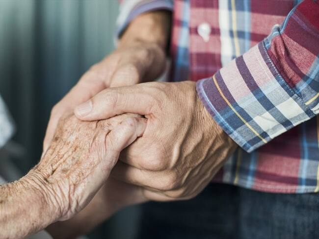 ¿Qué medidas se deben implementar para proteger a los adultos mayores en esta cuarentena?