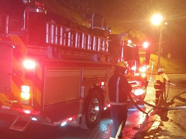 Investigan causas del incendio en el sector de La Linda. Foto: Enviada desde la Fundación de Búsqueda y Rescate.
