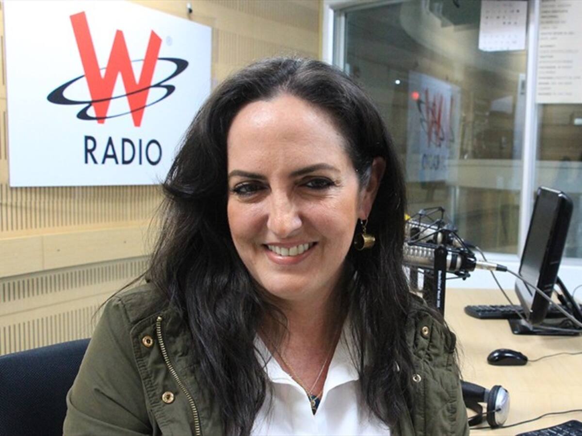 Oyente le propone matrimonio a María Fernanda Cabal