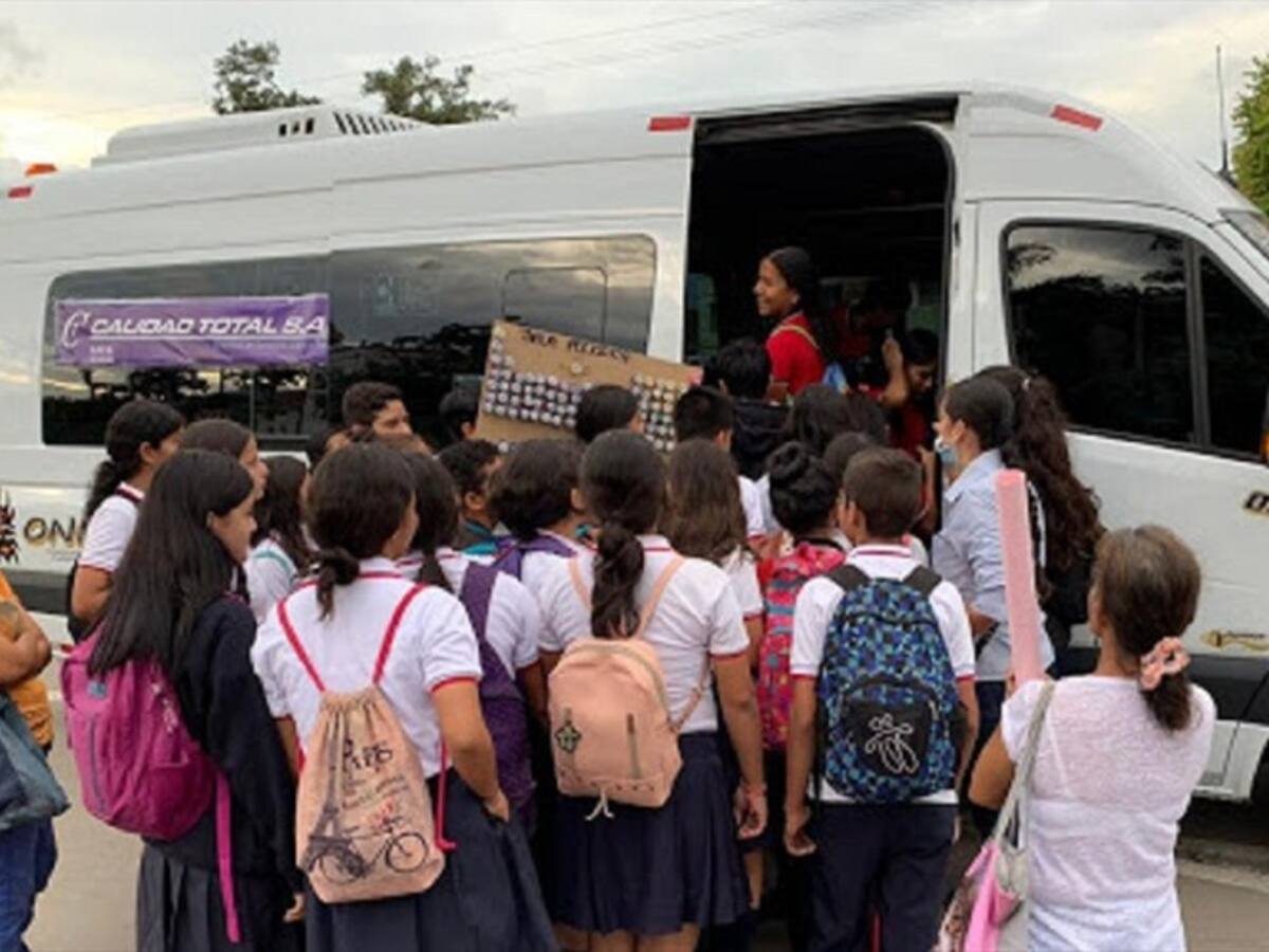 Estudiantes reclaman agilidad en el transporte escolar para la frontera