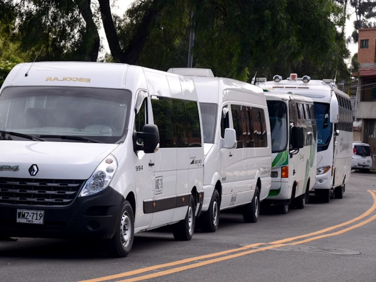 Padres de familia denuncian que al menos 2.000 niños siguen sin transporte escolar