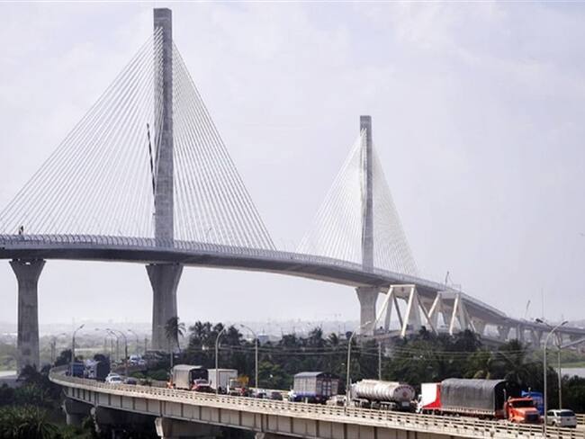 Solicitan remover la placa de Duque en el Puente Pumarejo