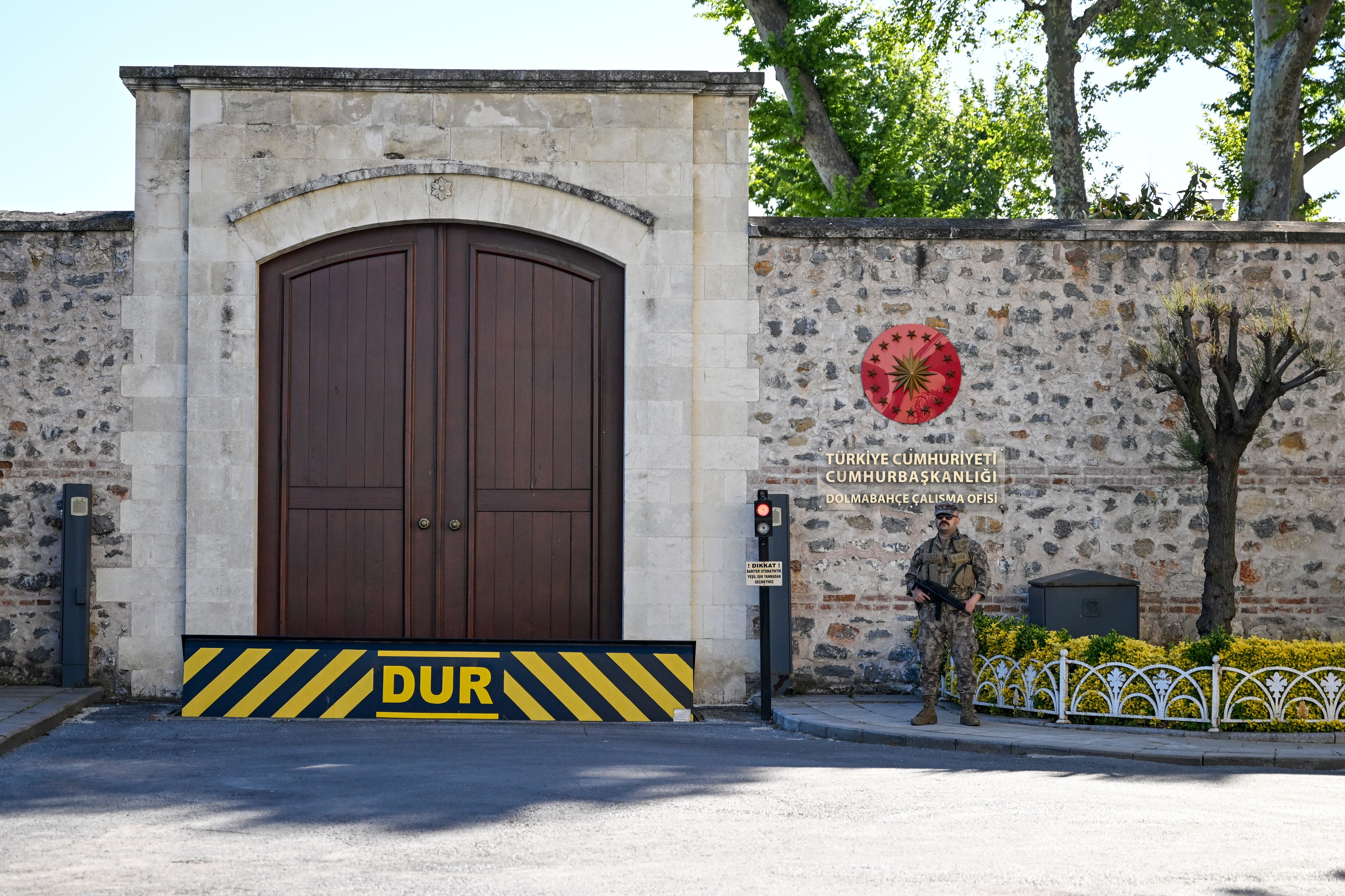 Delegaciones de Rusia y Ucrania llegaron a al Palacio Dolmabhce EFE/EPA/STRINGER