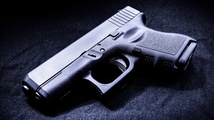 Hugo Acero, secretario de Seguridad de Bogotá dijo que la venta de ese tipo de armas es publicidad engañosa y las personas tienen prohibido su uso.. Foto: Getty Images