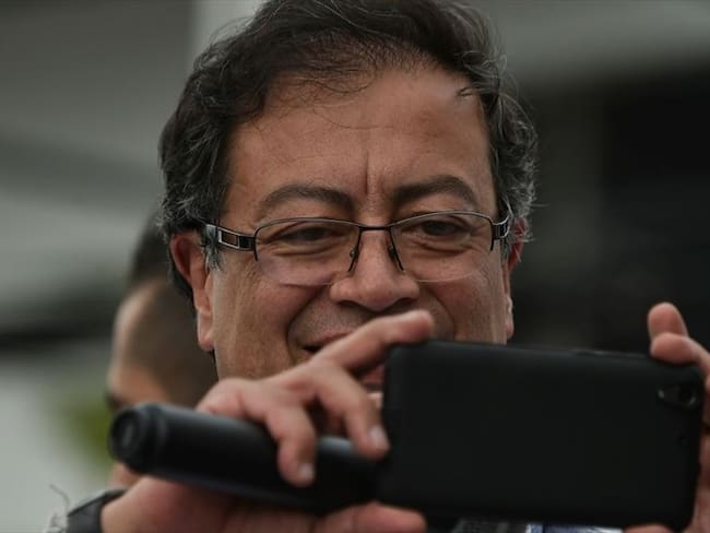 Gustavo Petro inicia a &quot;aceitar&quot; su campaña a la Presidencia en Barranquilla. Foto: Getty Images /  LUIS ROBAYO / Colaborador