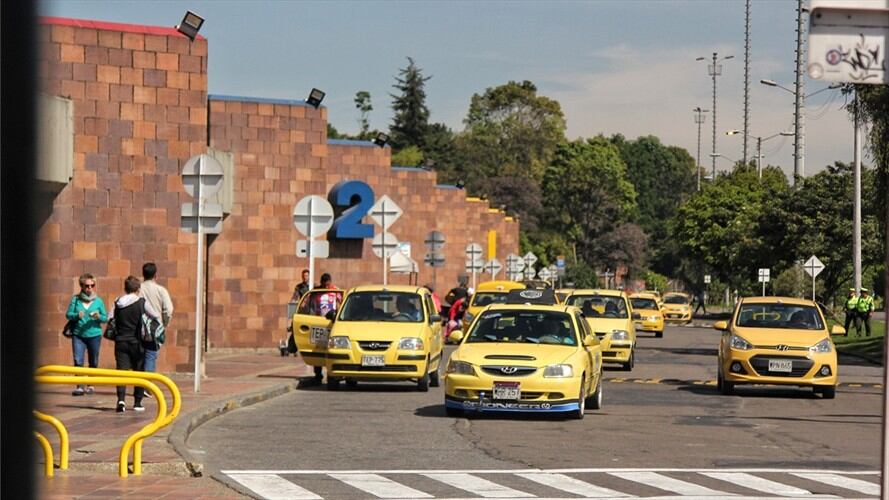 Se levanta el pico y placa para taxis y particulares en Bogotá. Foto: Colprensa - Álvaro Tavera