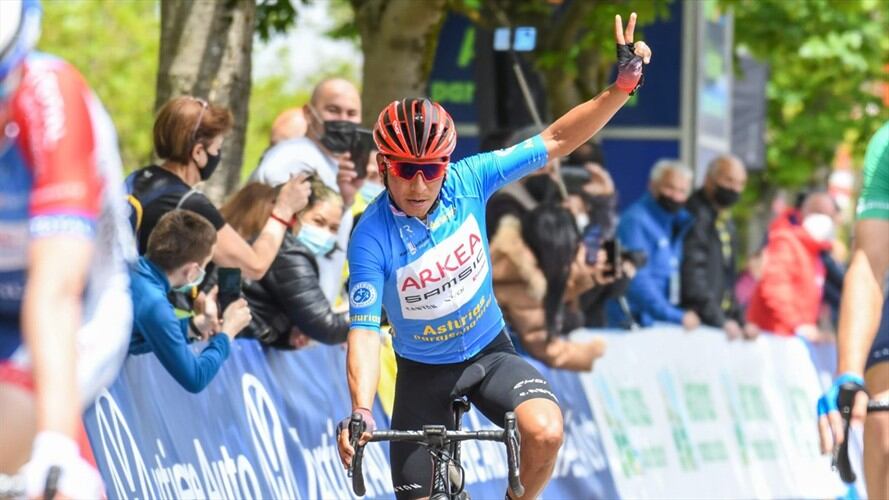 Nairo Quintana es campeón de la Vuelta a Asturias. Foto: @vueltasturias en Twitter