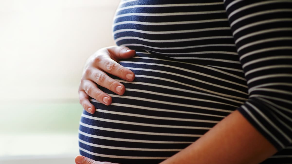 ¿Qué pasa si una mujer está embarazada y trabaja con contrato de prestación de servicios?