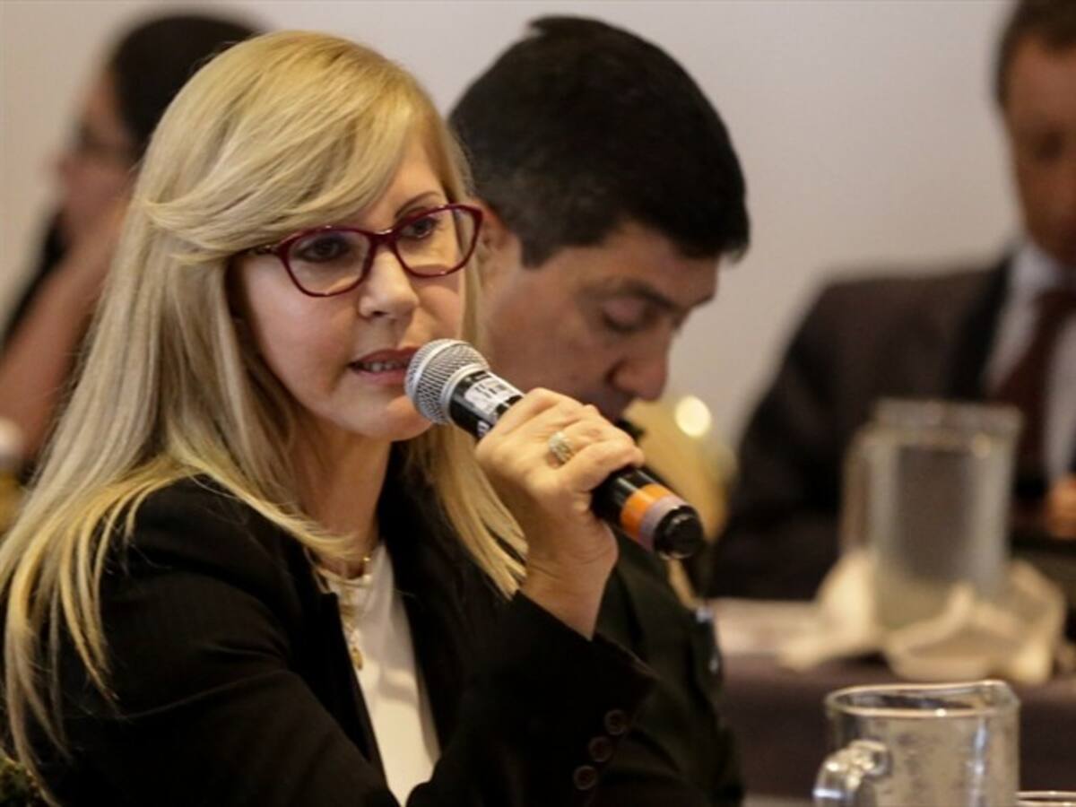 Gobernadora del Valle pidió a Presidente Duque cumplir intervención en vías de la región
