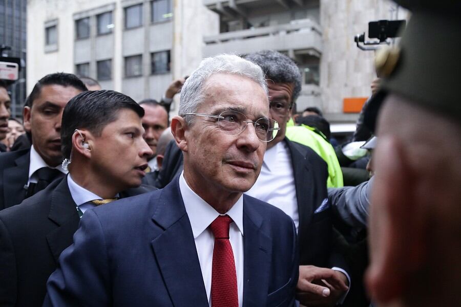 Procuraduría pide precluir dos delitos en favor del expresidente Álvaro Uribe. Foto: Colprensa