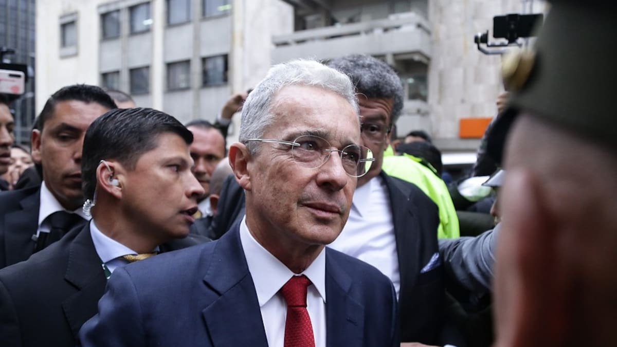 “Seguiremos con la denuncia contra Santos”: defensa de Uribe