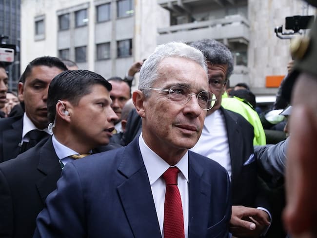 Álvaro Uribe habla de su faceta como columnista