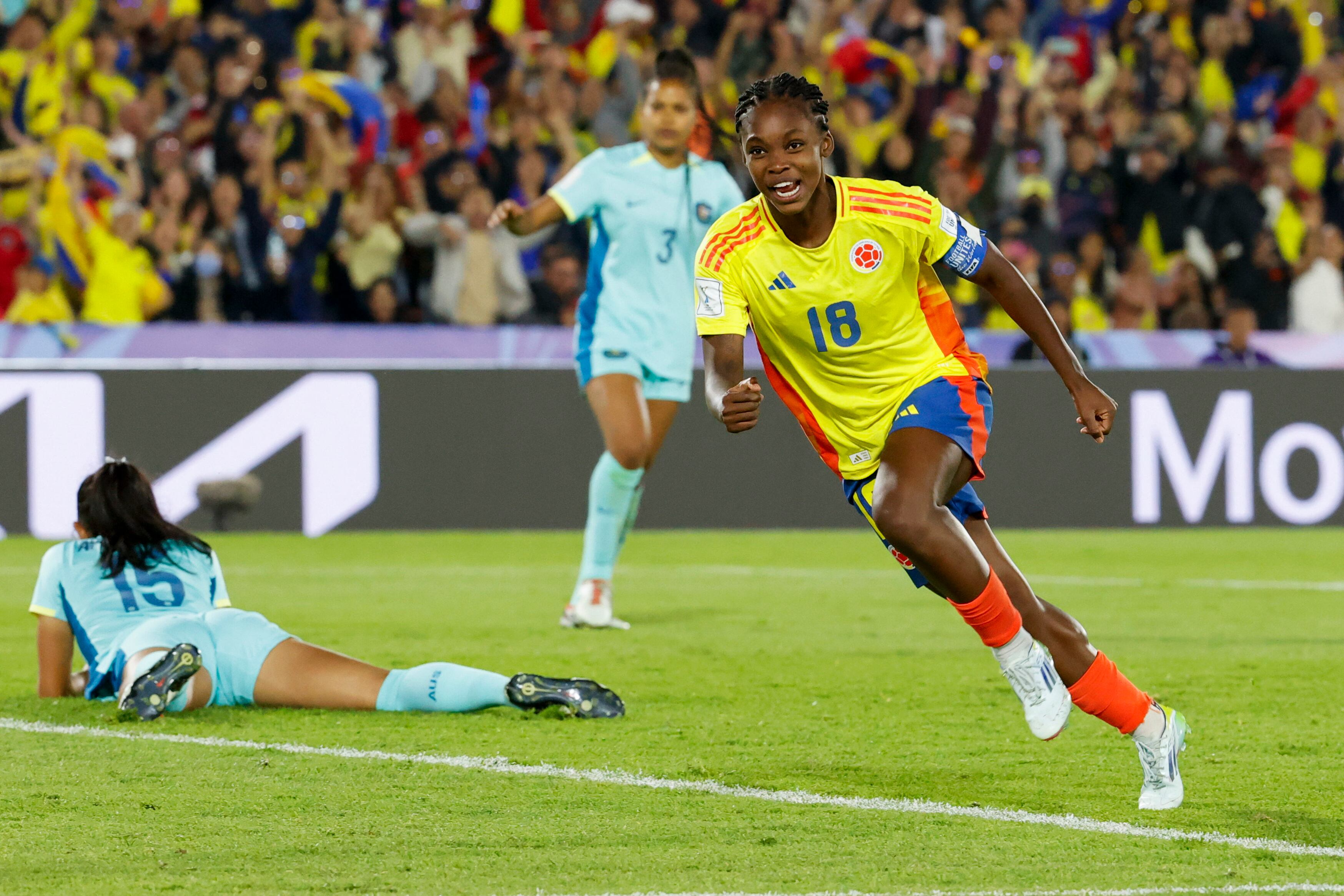 Linda Caicedo de Colombia celebra su gol este sábado, en un partido del grupo A de la Copa Mundial Femenina sub-20 entre las selecciones de Colombia y Australia en el estadio El Campín en Bogotá (Colombia). EFE/ Mauricio Dueñas Castañeda