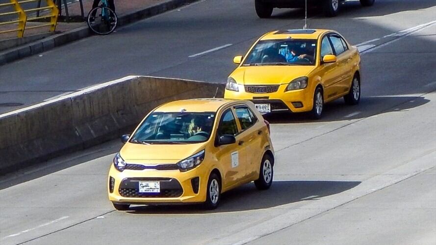 Foto ilustrativa de un taxi en las calles de Bogotá. Foto: Getty Images/Arturo Rosenow