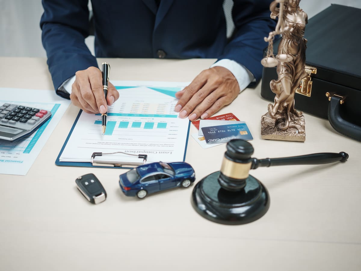 Qué hacer si se accidenta y su carro no tiene seguro: ¿Quién lo cubre?