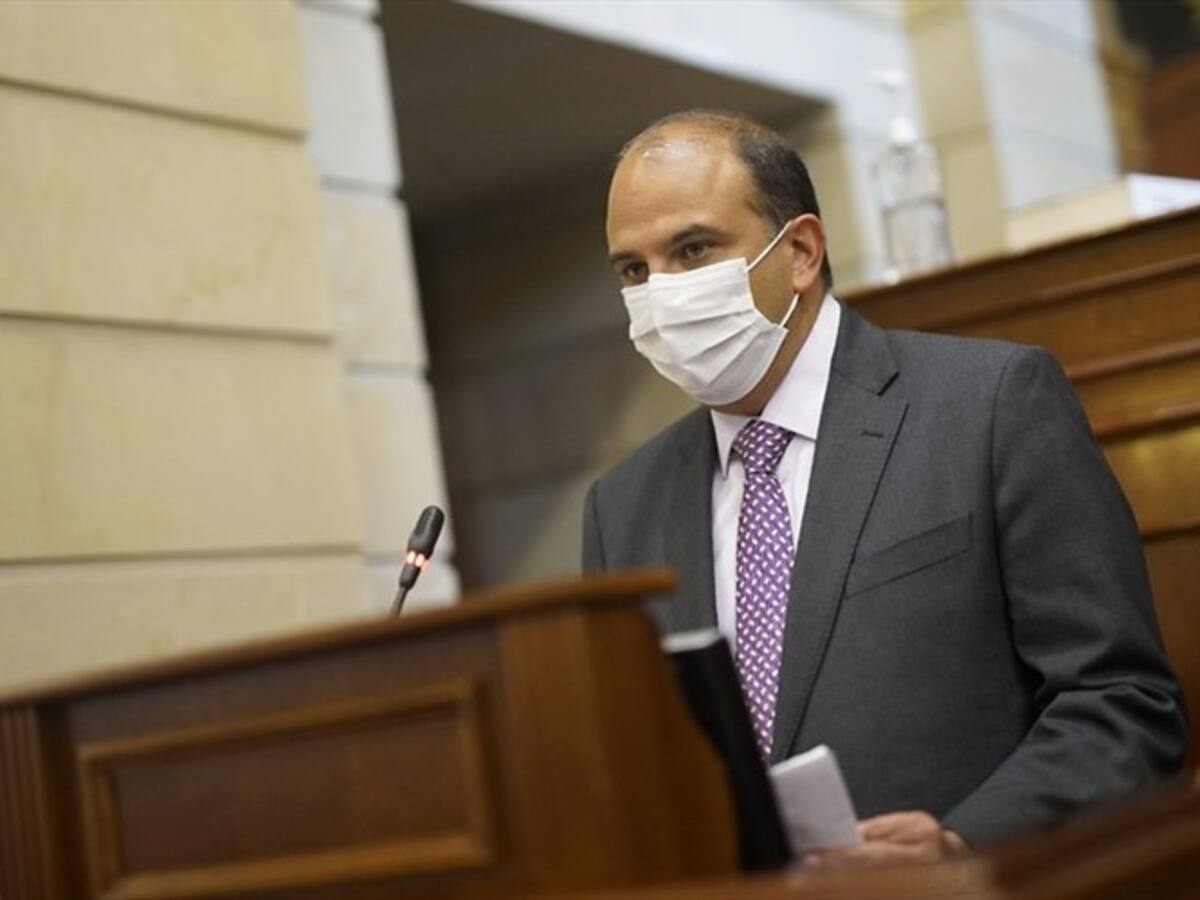 Congresistas piden la renuncia del defensor del Pueblo