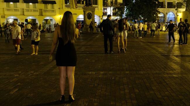 Ana María violó la cuarentena para hacer un "domicilio", Estefanía fue más allá y salió para vender droga.. Foto: Getty Images