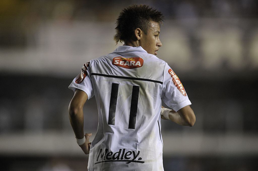 Neymar jugando para Santos en 2010. Foto: MAURICIO LIMA/AFP via Getty Images.