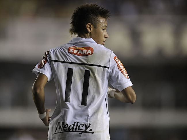 Neymar jugando para Santos en 2010. Foto: MAURICIO LIMA/AFP via Getty Images.