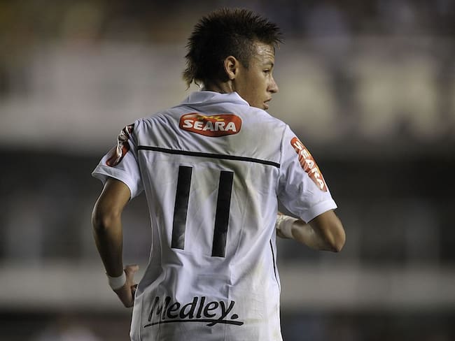 Neymar jugando para Santos en septiembre de 2010. Foto: MAURICIO LIMA/AFP via Getty Images.