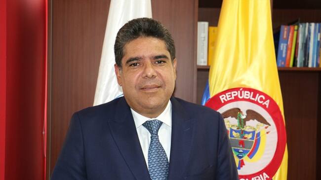 El auditor General, Carlos Hernán Rodríguez,​​​​​​​ abrió un proceso sancionatorio contra el 50% de los contralores departamentales y municipales del país. Foto: http://www.auditoria.gov.co