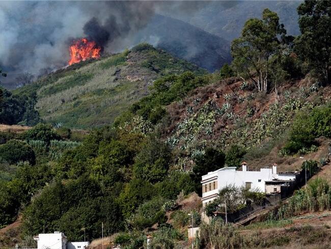 Los esfuerzos contra el monumental incendio en Gran Canaria
