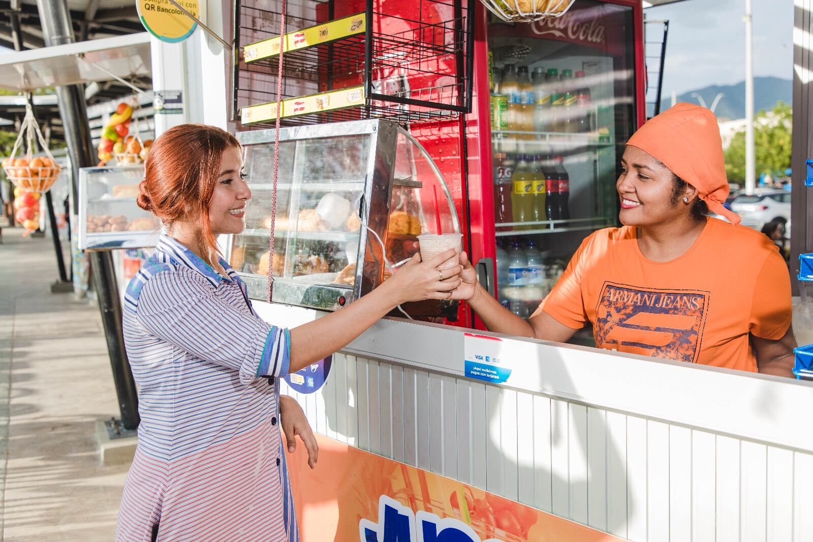 Venta de fritos en el Camellón de la Bahía/ Alcaldía de Santa Marta.