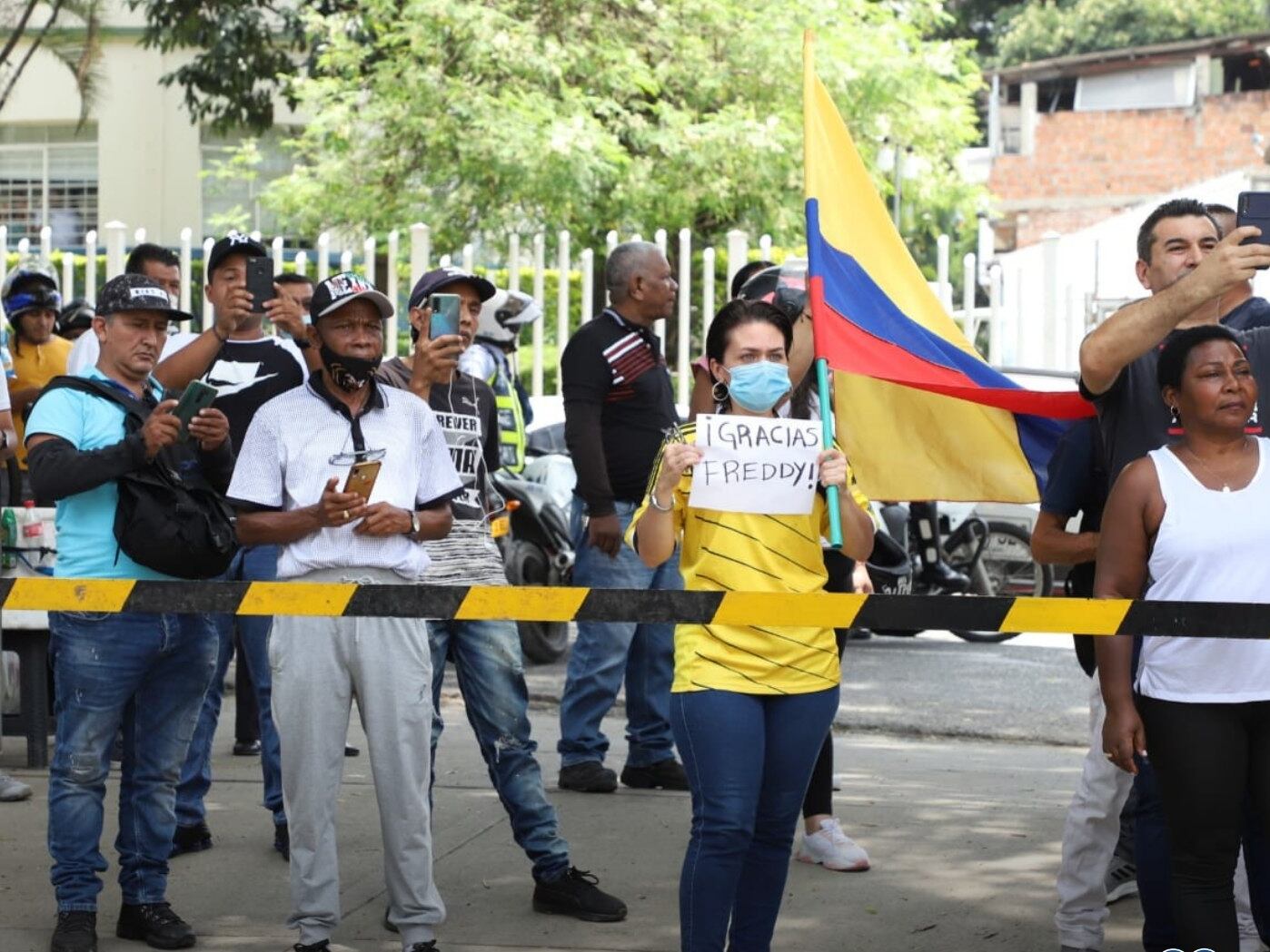 Caravanas y homenajes despiden a Freddy Rincón en camino a la funeraria. Foto: Alcaldía de Cali.