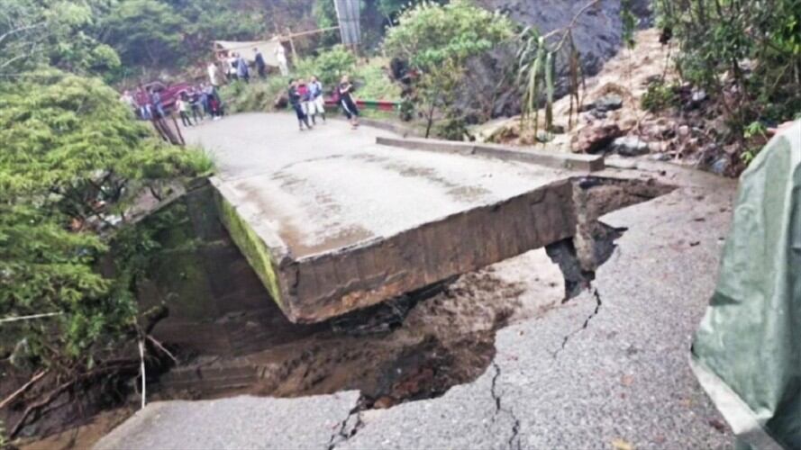La destrucción del puente de Río Negro afecta la movilidad de más de 35 mil personas de Tacueyó y Toribío. Foto: Ferney Meneses (Cortesía)