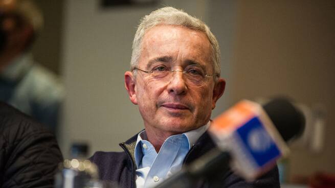 “Seguiré trabajando sin estorbar”: Uribe sostiene que no se retira de la política
