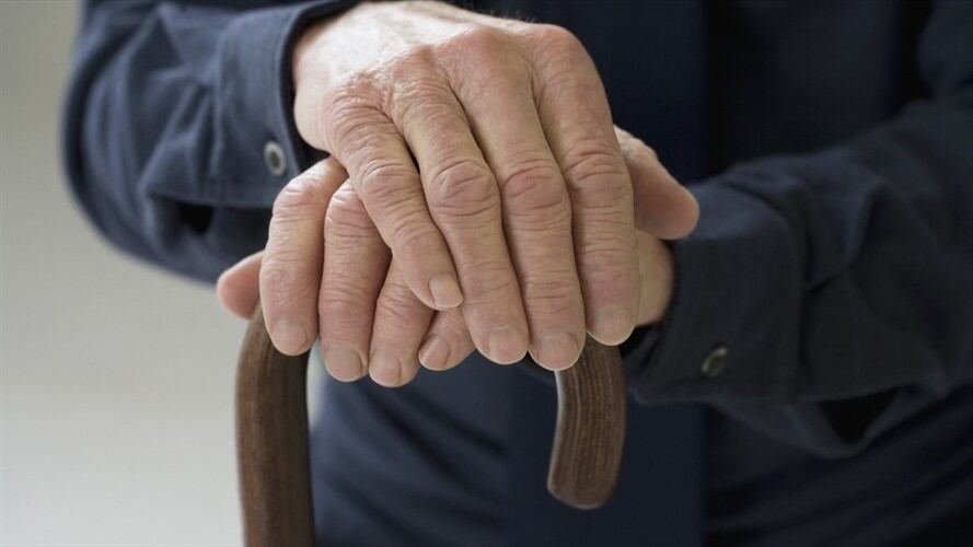 Un informe del programa de Psicología de la Universidad San Martín reveló el impacto que ha generado la cuarentena en la salud mental de los adultos mayores en Bogotá.. Foto: Getty Images