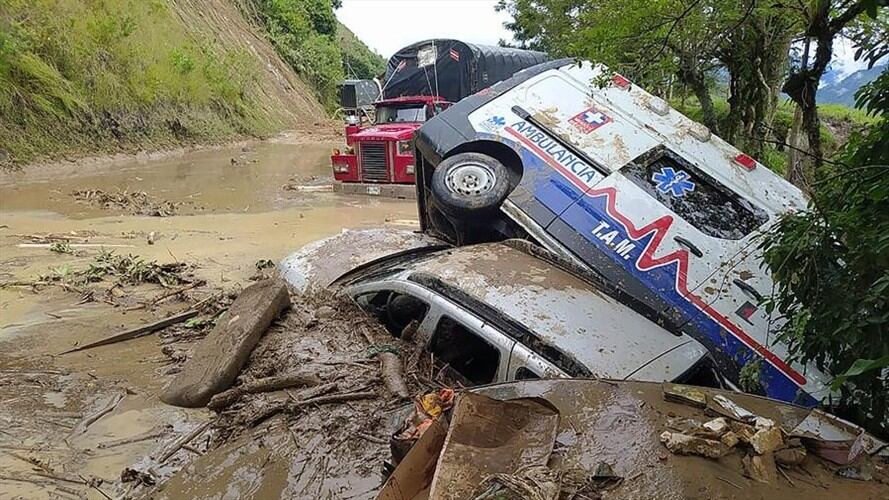 El presidente Iván Duque advirtió que durante un mes más habrá precipitaciones en varias regiones del país que podrían generar afectaciones. Foto: Agencia EFE / GOBERNACIÓN DE ANTIOQUIA