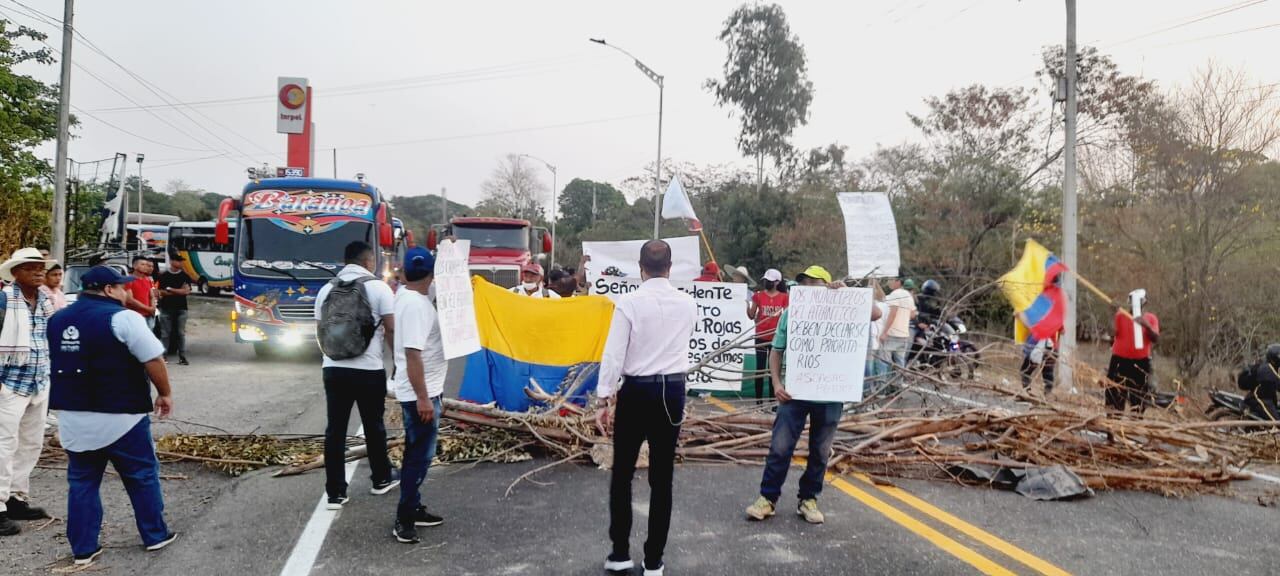 Protesta de campesinos del Atlántico en la Vía Cordialidad a la altura del municipio de Baranoa./ Foto: Suministrada