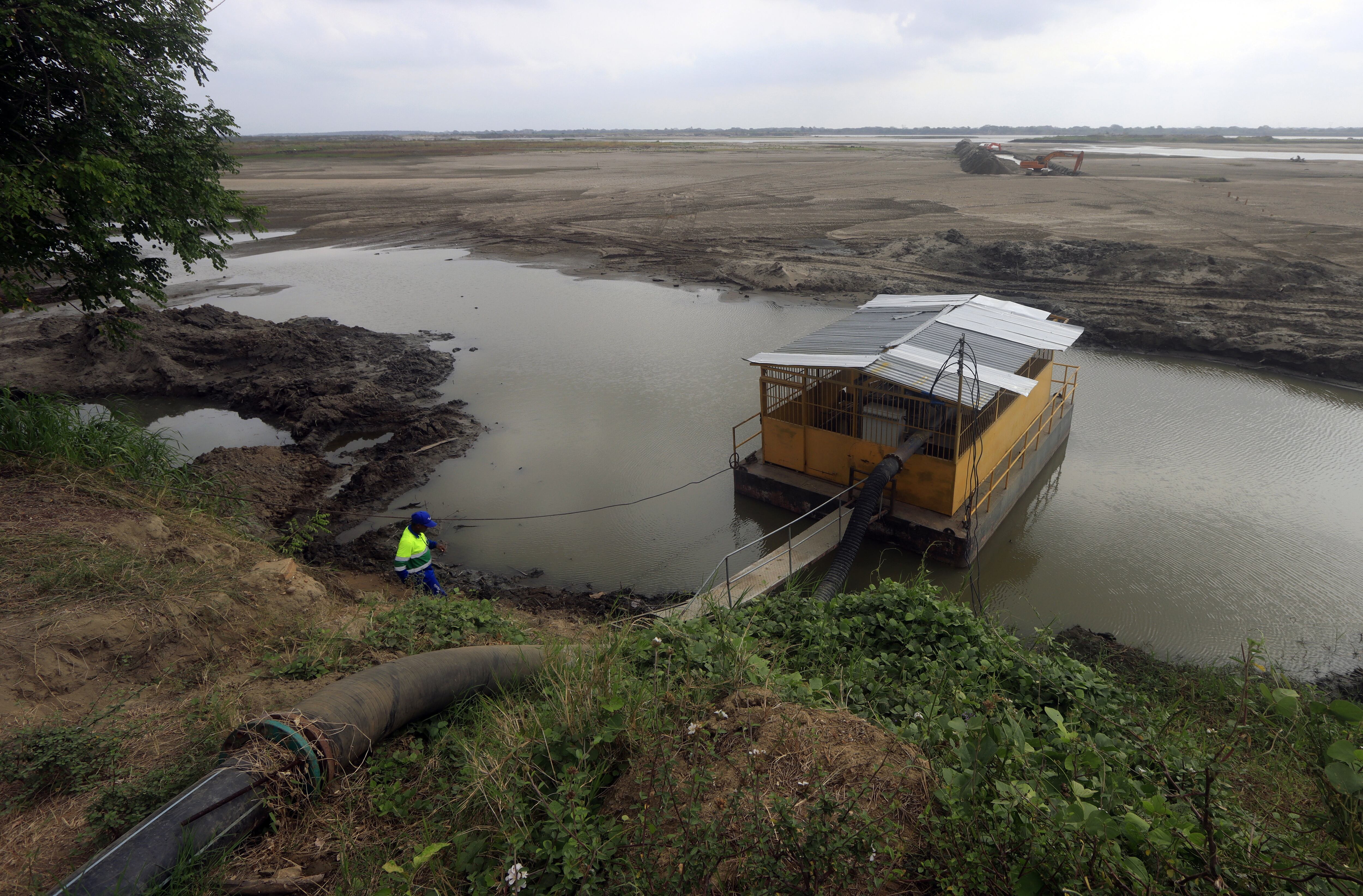 Empresa encargada del abastecimiento del agua en Atlántico. Foto: EFE/Ricardo Maldonado Rozo.