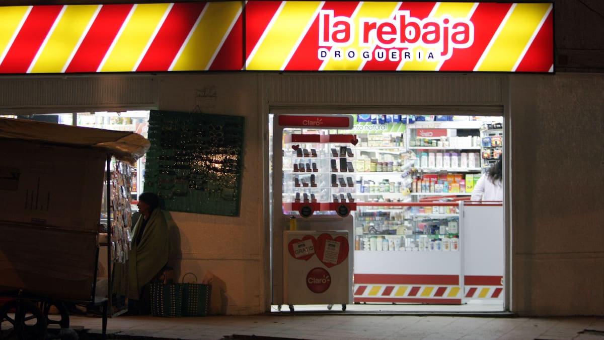 Incertidumbre por futuro de trabajadores de Drogas La Rebaja: liquidar está entre las opciones