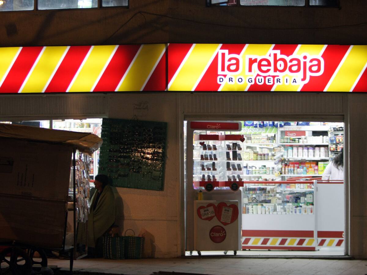 Incertidumbre por futuro de trabajadores de Drogas La Rebaja: liquidar está entre las opciones