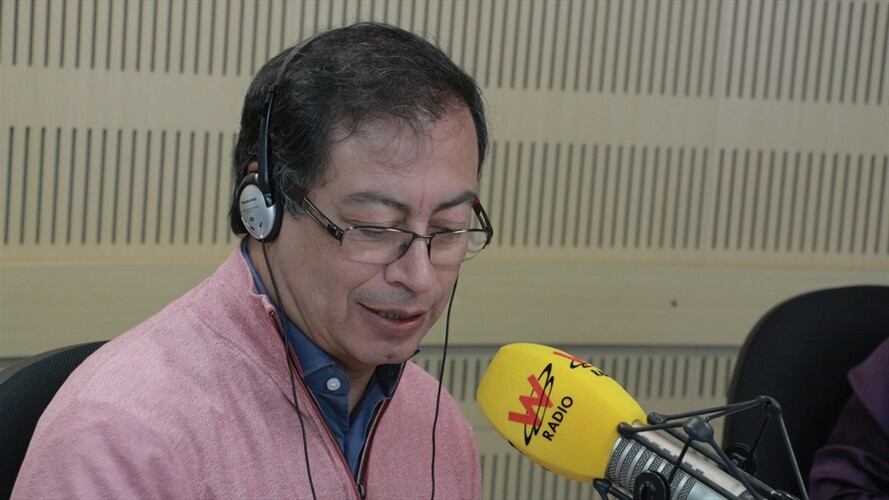 El ex alcalde de Bogotá, Gustavo Petro en La W. Foto: La Wcon Julio Sánchez Cristo