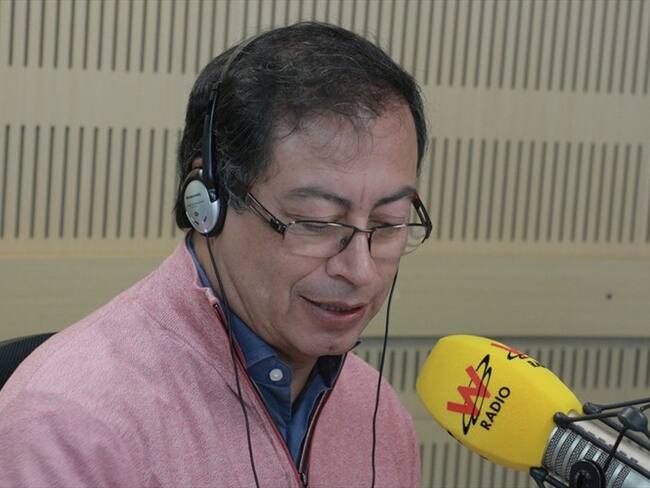 El ex alcalde de Bogotá, Gustavo Petro en La W. Foto: La Wcon Julio Sánchez Cristo