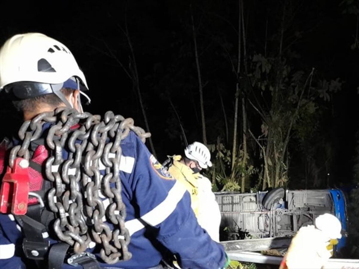 Accidente de un bus deja 10 heridos y un muerto en Pajarito, Boyacá