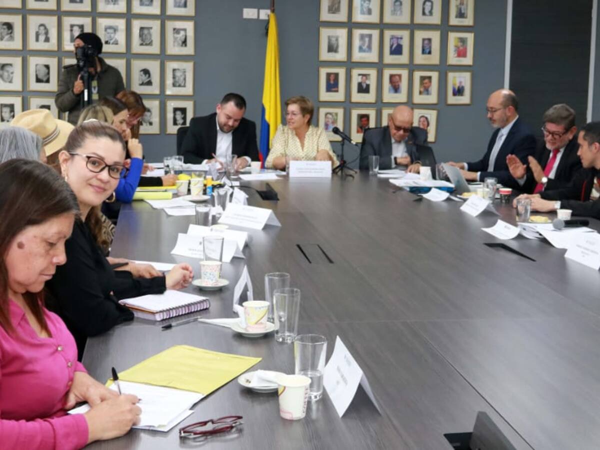 Sindicatos, empresarios y Gobierno acordaron presentar informes ante la OIT