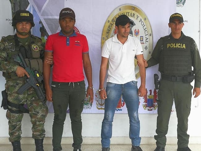 Las autoridades capturaron a dos presuntos integrantes de la banda Los Pelusos. Foto: Ejército Nacional