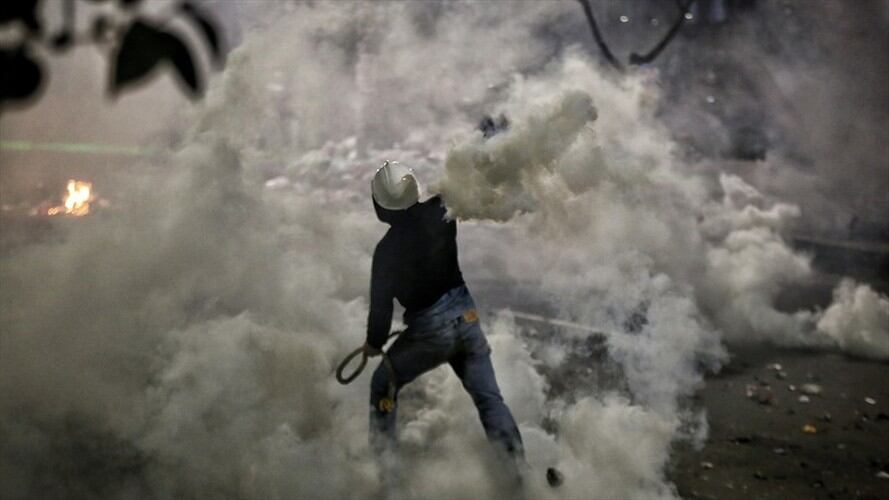 Varios delincuentes ingresaron a un supermercado y con armas blancas intimidaron a los trabajadores, para llevarse todo dinero en efectivo y botellas de licor. Foto: Colprensa / ÁLVARO TAVERA