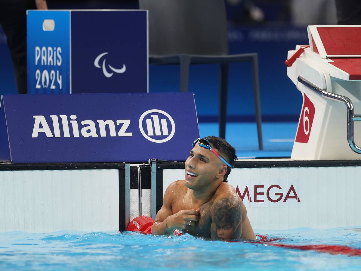 Carlos Serrano, plata en natación estilo mariposa de 50 metros en los Paralímpicos