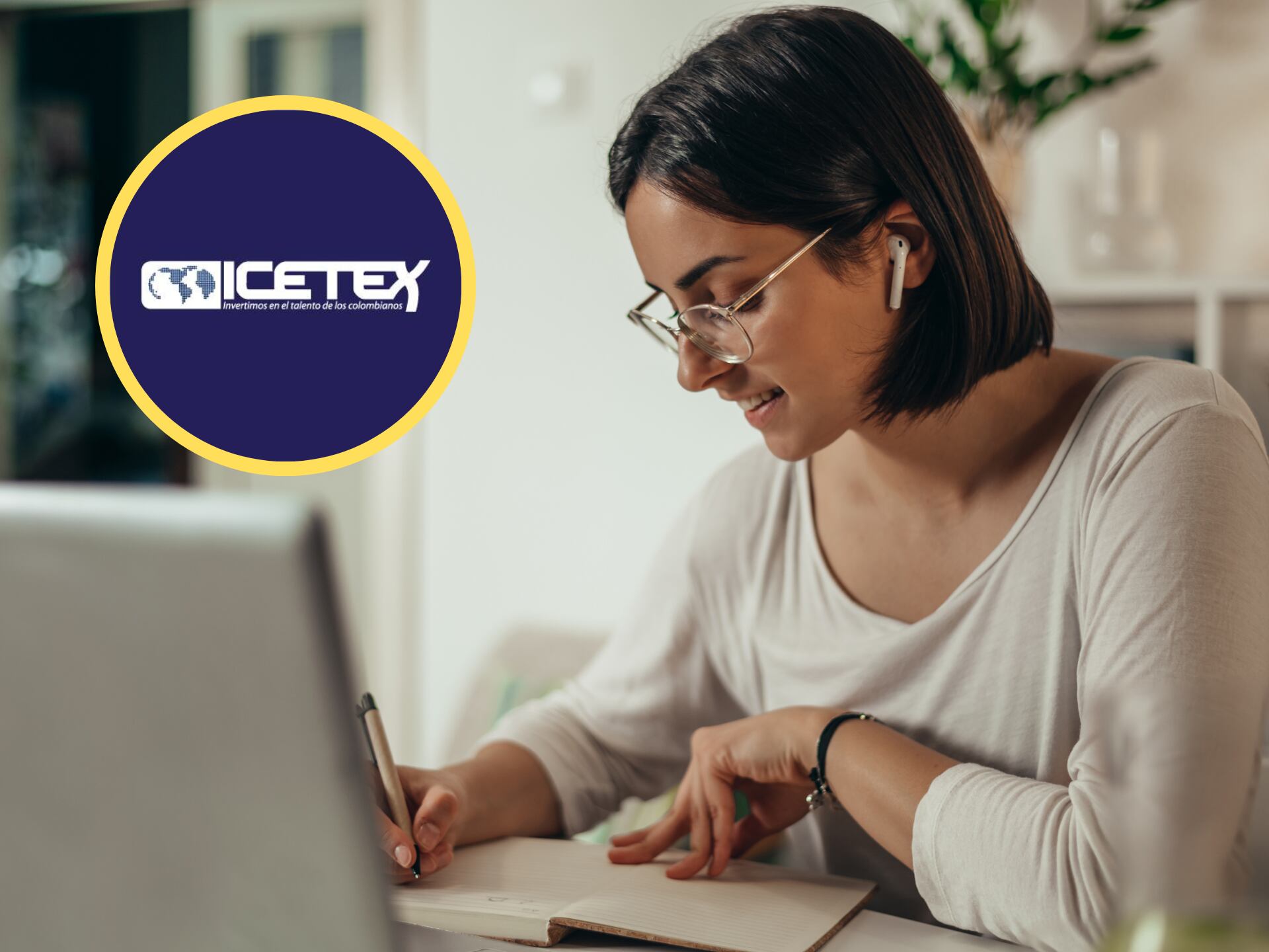 Mujer estudiando en línea, encima el logo del ICETEX (GettyImages / redes sociales)