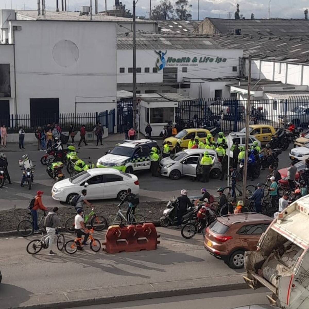 Capturan a los delincuentes que robaron a conductor en pleno trancón en el norte de Bogotá