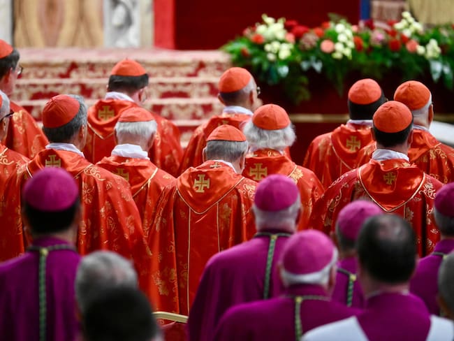 VATICAN CITY (Vatican City State (Holy See)), 07/05/2025.- Cardinals attend a special Mass 'Pro eligendo papa' or for the election of the Pope, before the start of the conclave, at St Peter's Basilica in the Vatican, 07 May 2025. (Papa) EFE/EPA/ALESSANDRO DI MEO